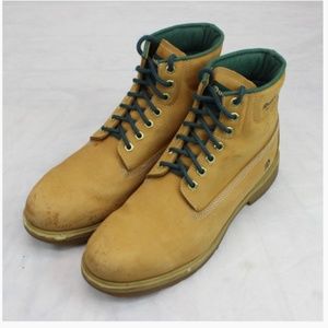 dunham boots near me